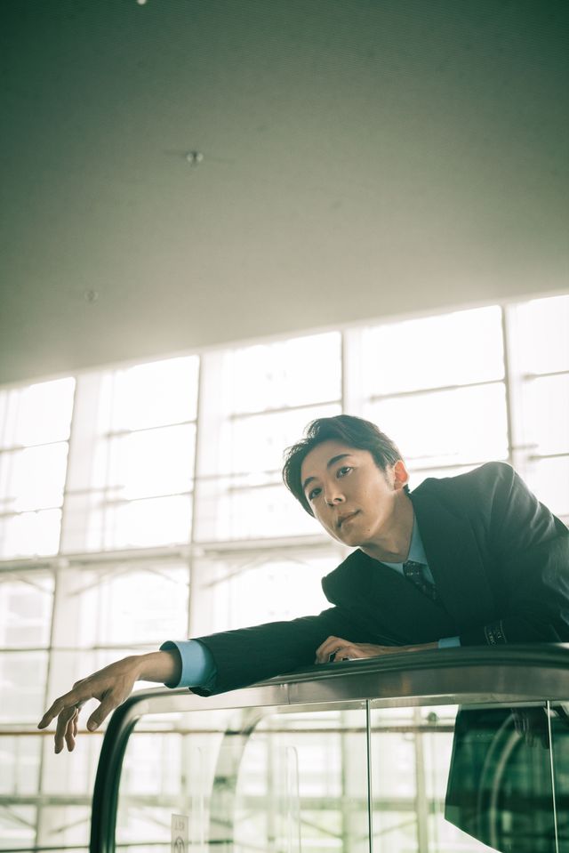 高橋一生インタビュー撮りおろし＜9枚＞『岸辺露伴　ルーヴルへ行く』（3枚目）