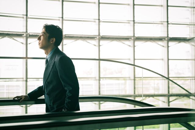 高橋一生インタビュー撮りおろし＜9枚＞『岸辺露伴　ルーヴルへ行く』（6枚目）