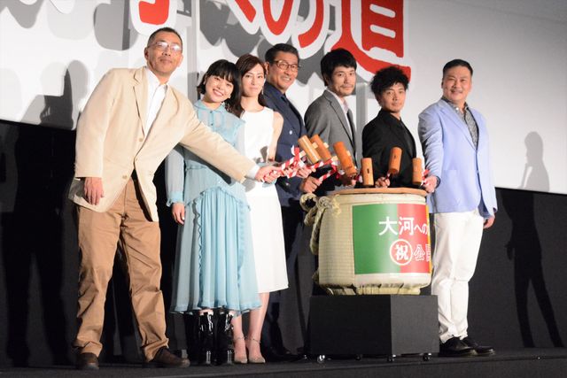 ハプニングも!中井貴一、松山ケンイチ、北川景子ら『大河への道』初日舞台あいさつ:フォトギャラリー