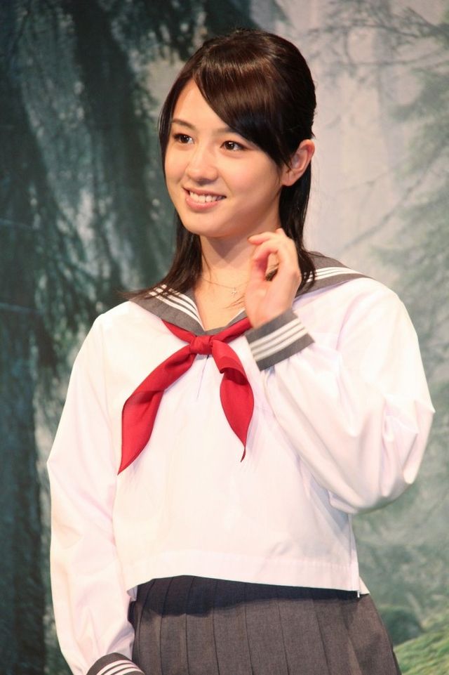 制服姿で和気あいあい！フォトギャラリー（2枚目）