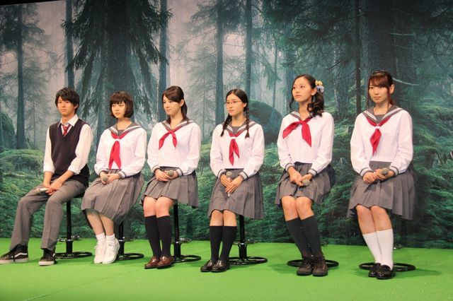 制服姿で和気あいあい！フォトギャラリー（8枚目）