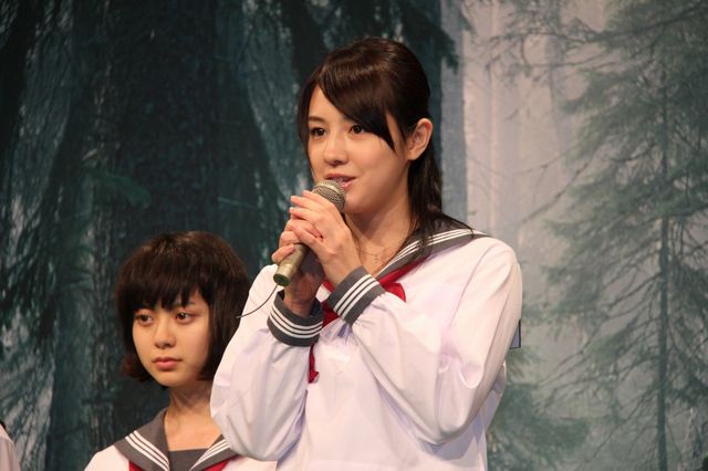 制服姿で和気あいあい！フォトギャラリー（9枚目）