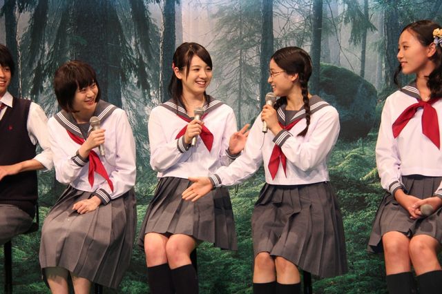 制服姿で和気あいあい！フォトギャラリー（11枚目）