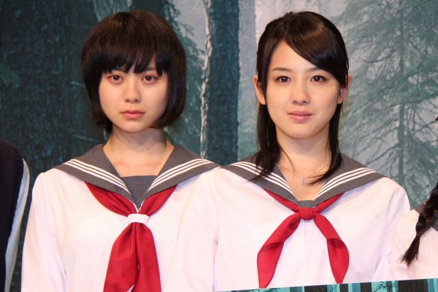 制服姿で和気あいあい！フォトギャラリー（15枚目）