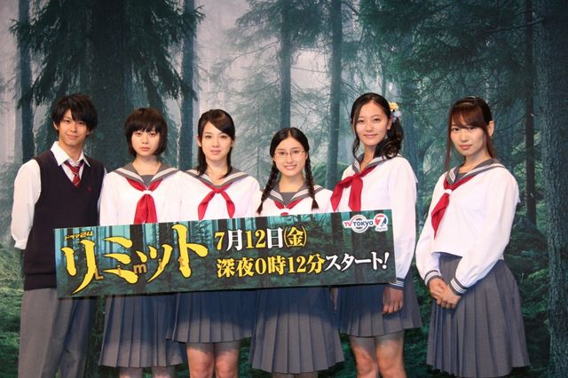 制服姿で和気あいあい！フォトギャラリー（16枚目）