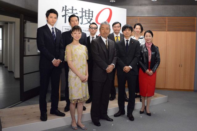 寺尾聰が出演した「西部警察」に憧れて芸能界入りしたという井ノ原快彦（2枚目）