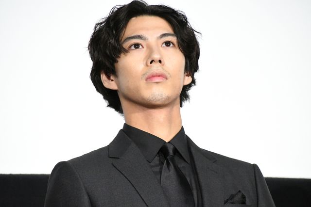 広瀬アリス、透けドレスで大人の美しさ！『AI崩壊』初日舞台あいさつ：フォトギャラリー