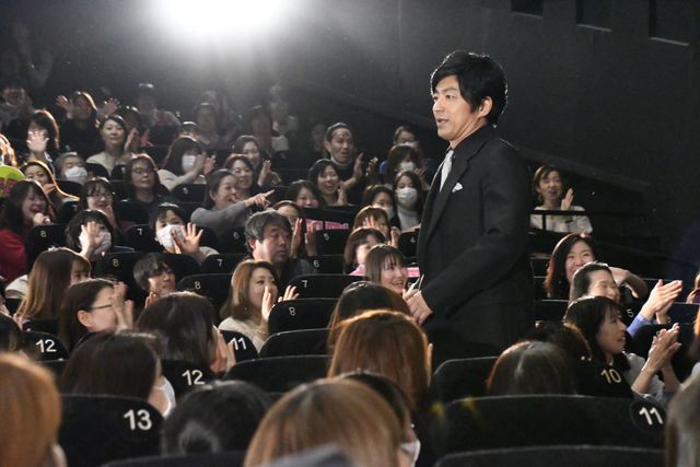 広瀬アリス、透けドレスで大人の美しさ！『AI崩壊』初日舞台あいさつ（4枚目）