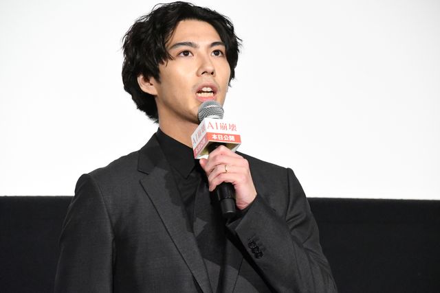 広瀬アリス、透けドレスで大人の美しさ！『AI崩壊』初日舞台あいさつ（12枚目）