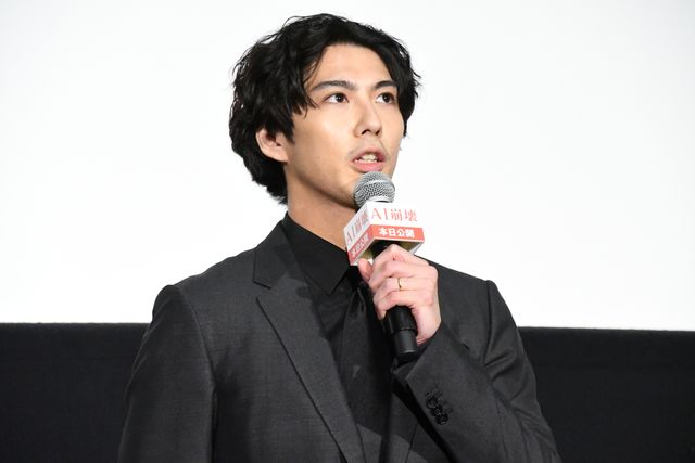 広瀬アリス、透けドレスで大人の美しさ！『AI崩壊』初日舞台あいさつ（13枚目）