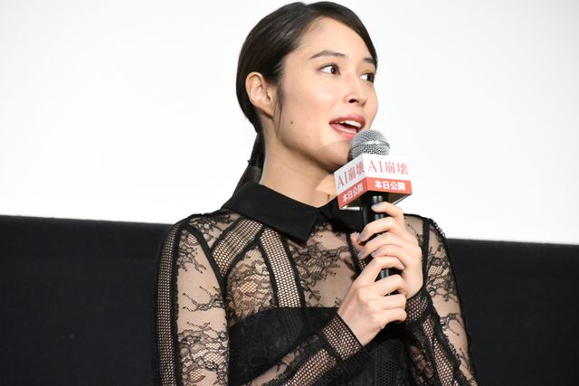広瀬アリス、透けドレスで大人の美しさ！『AI崩壊』初日舞台あいさつ（20枚目）