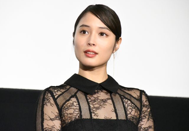 広瀬アリス、透けドレスで大人の美しさ！『AI崩壊』初日舞台あいさつ（26枚目）