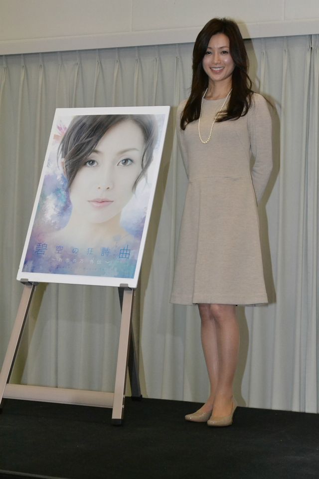 酒井法子復帰会見 フォトギャラリー（5枚目）