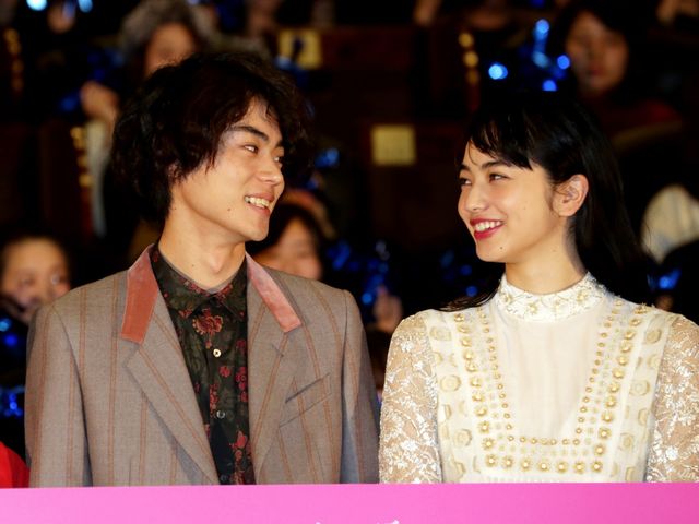 見つめ合う小松菜奈と菅田将暉がカワイイ！『溺れるナイフ』初日舞台あいさつ：フォトギャラリー