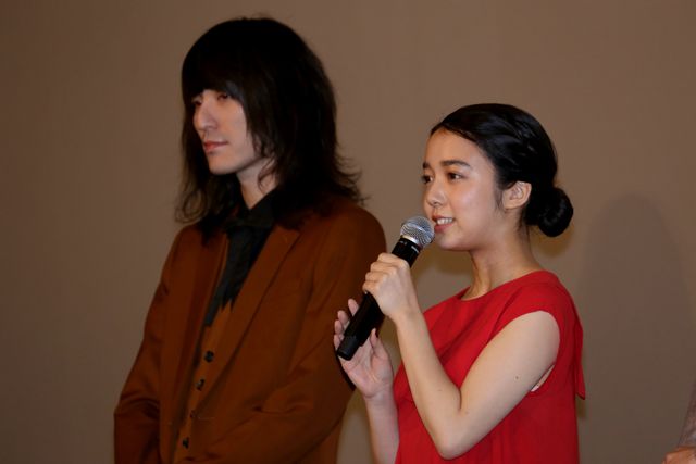 見つめ合う小松菜奈と菅田将暉がカワイイ！『溺れるナイフ』初日舞台あいさつ（3枚目）