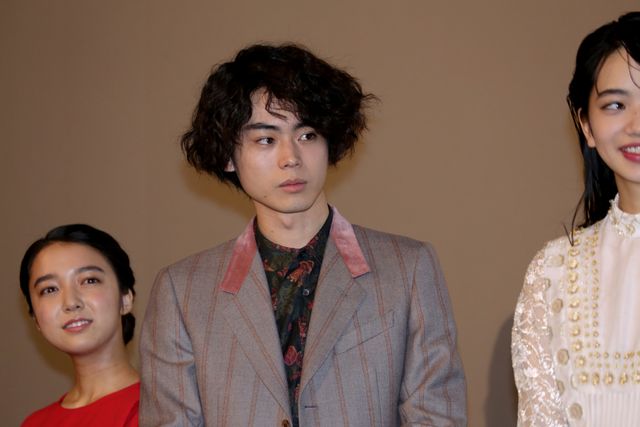 見つめ合う小松菜奈と菅田将暉がカワイイ！『溺れるナイフ』初日舞台あいさつ（7枚目）