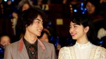 見つめ合う小松菜奈と菅田将暉がカワイイ 溺れるナイフ 初日舞台あいさつ フォトギャラリー シネマトゥデイ