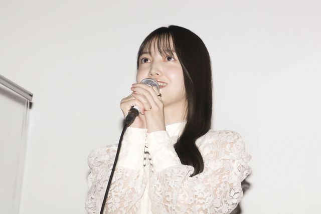 久保史緒里がキュートな幽霊ポーズ！映画『左様なら今晩は』完成披露上映会（5枚目）