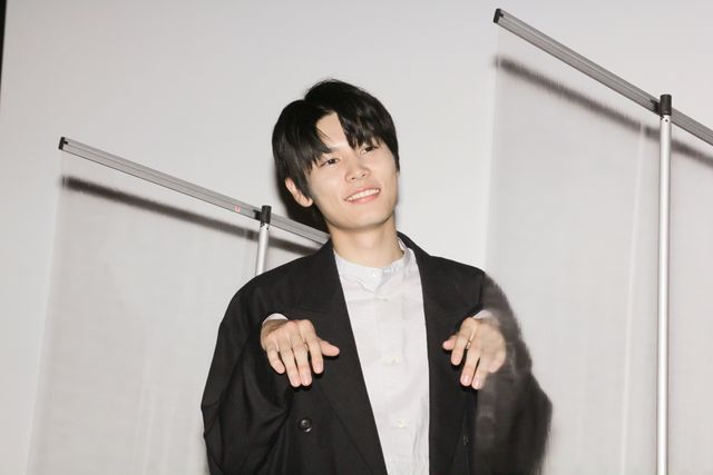 久保史緒里がキュートな幽霊ポーズ！映画『左様なら今晩は』完成披露上映会（12枚目）