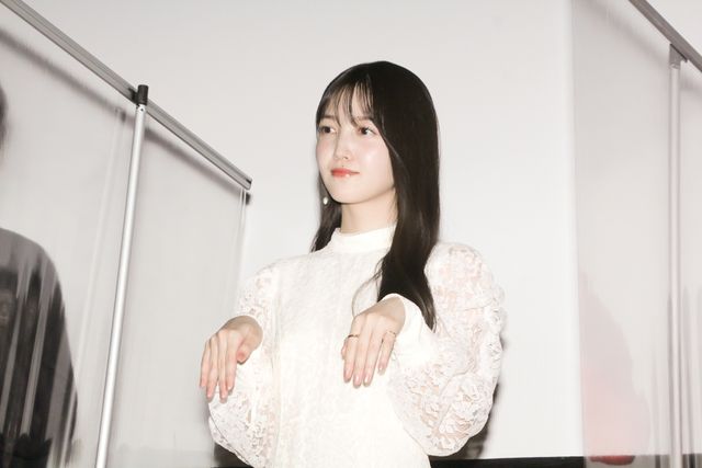 久保史緒里がキュートな幽霊ポーズ！映画『左様なら今晩は』完成披露上映会（17枚目）