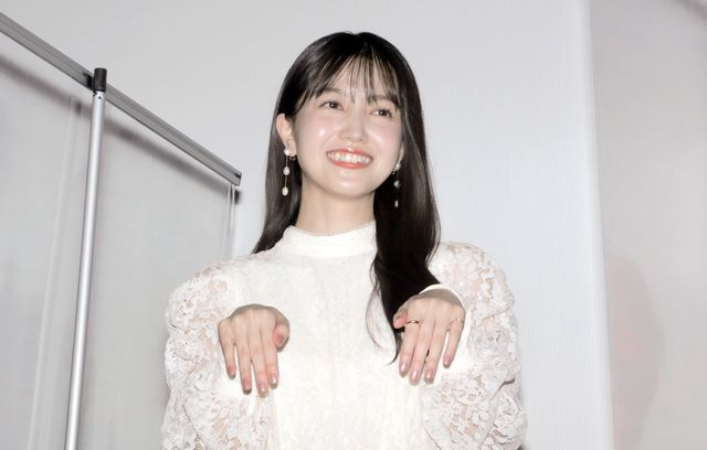 久保史緒里がキュートな幽霊ポーズ！映画『左様なら今晩は』完成披露上映会（18枚目）