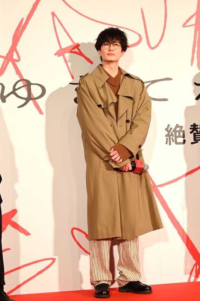 広瀬すず、スリット＆透け感ドレスで魅了　映画『ゆきてかへらぬ』公開記念舞台あいさつ（13枚目）