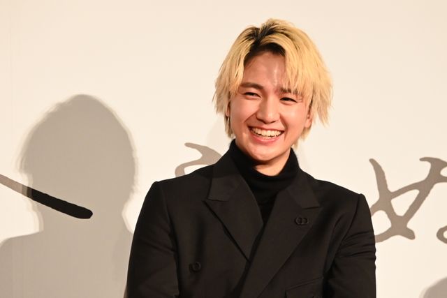 広瀬すず、スリット＆透け感ドレスで魅了　映画『ゆきてかへらぬ』公開記念舞台あいさつ（16枚目）