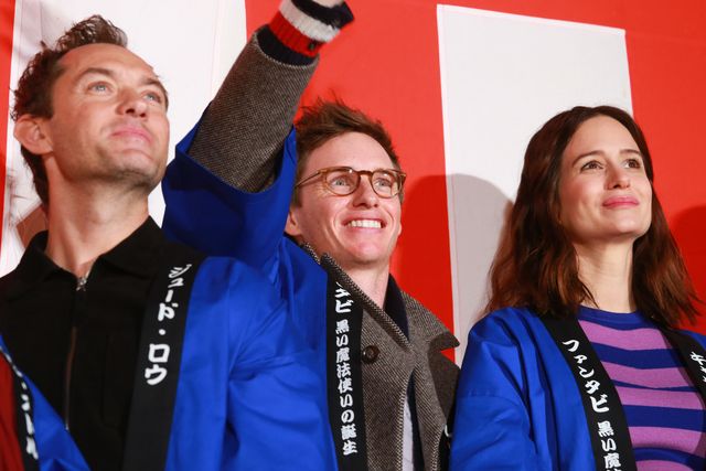 エディ・レッドメイン、手でハート！（2枚目）