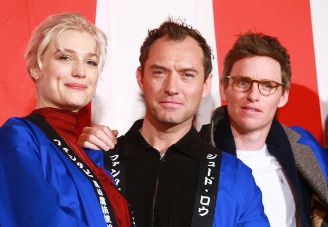 エディ・レッドメイン、手でハート！（4枚目）