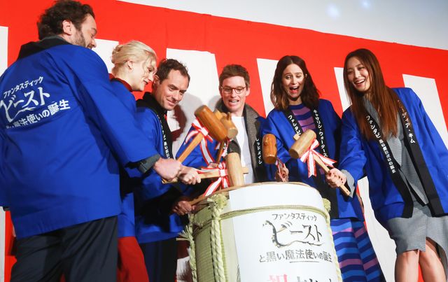 エディ・レッドメイン、手でハート！（6枚目）