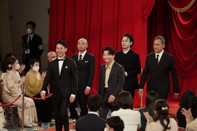 森七菜、ショートヘアがかわいい！白いドレス姿でレッドカーペットに登場（5枚目）