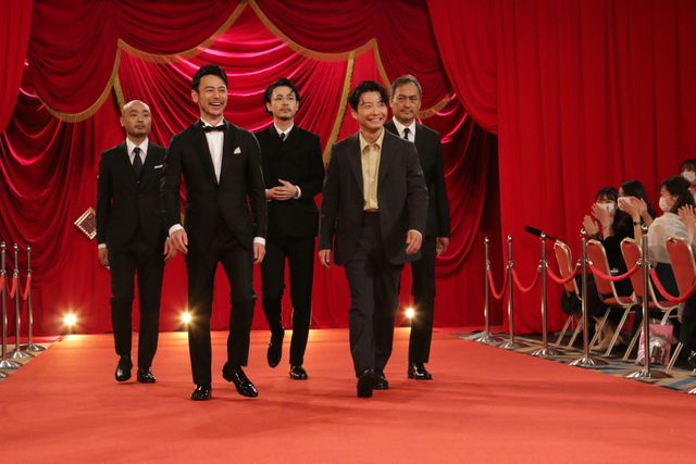 森七菜、ショートヘアがかわいい！白いドレス姿でレッドカーペットに登場（11枚目）