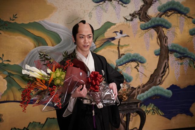 クランクアップ時の小芝風花＆亀梨和也！フジ「大奥」より（2枚目）