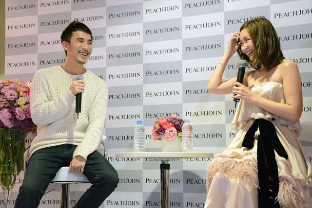 紗栄子、大胆肩出しドレス！フォトギャラリー（3枚目）