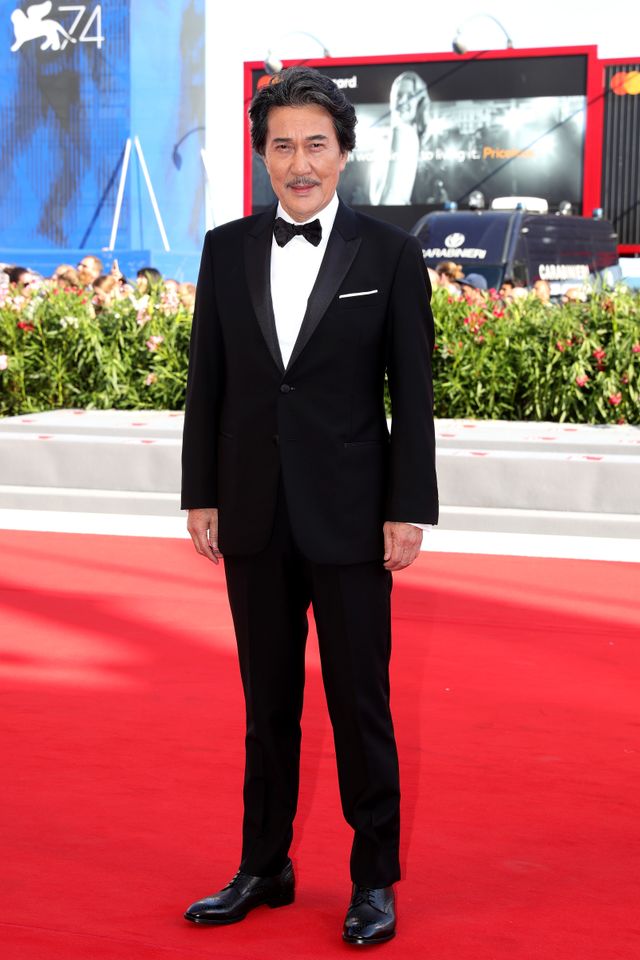 広瀬すず、純白ドレスで魅了！福山雅治＆役所広司らとレッドカーペット（15枚目）