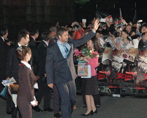 『300 <スリーハンドレッド>』のジャパンプレミアで、主演のジェラルド・バトラーは大人気！　ロビン・フッド映画の主演は誰？