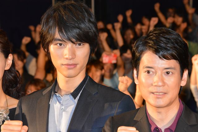 唐沢寿明、福士蒼汰らキャスト勢ぞろい！映画『イン・ザ・ヒーロー』初日舞台あいさつ写真ギャラリー：フォトギャラリー