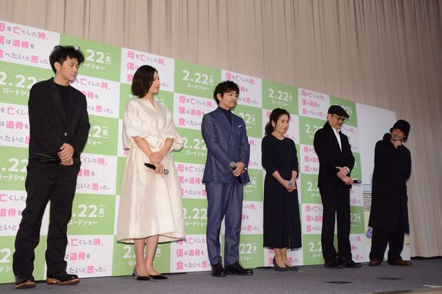 安田顕主演『母を亡くした時、僕は遺骨を食べたいと思った。』完成披露にキャスト集結（11枚目）