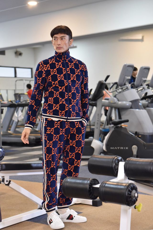 伊勢谷友介、全身GUCCIのド派手ジャージ！「サバイバル・ウェディング」第5話（5枚目）