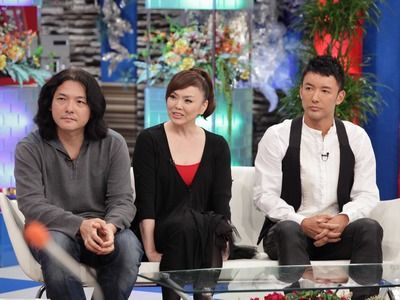 左から、岩井俊二監督、松田美由紀、山本太郎