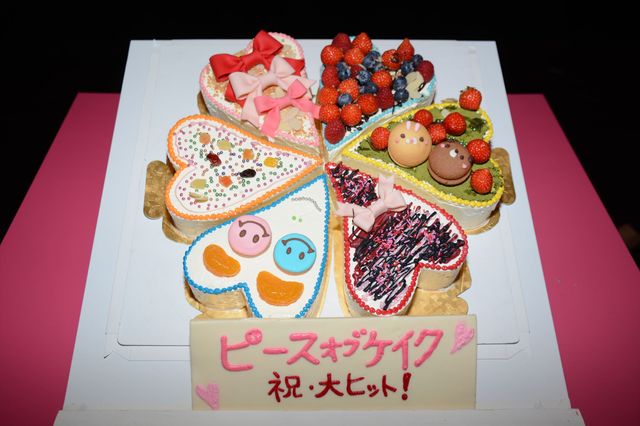 綾野剛はイチゴタルトが好き！映画『ピース　オブ　ケイク』初日舞台あいさつフォトギャラリー（15枚目）