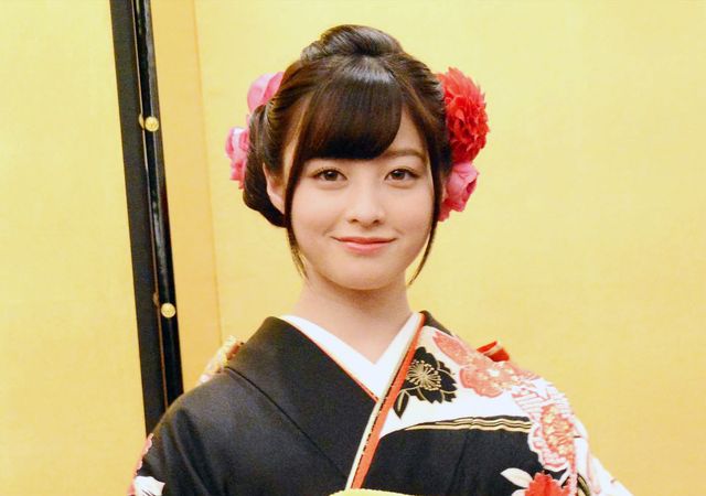 橋本環奈、振袖姿が美しすぎる！「誕生日二十歳の会見」：フォトギャラリー