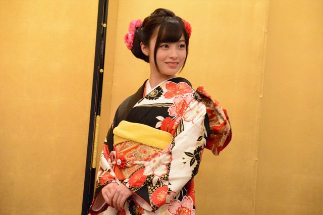 橋本環奈、振袖姿が美しすぎる！「誕生日二十歳の会見」（4枚目）