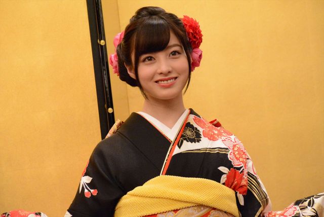 橋本環奈、振袖姿が美しすぎる！「誕生日二十歳の会見」（8枚目）
