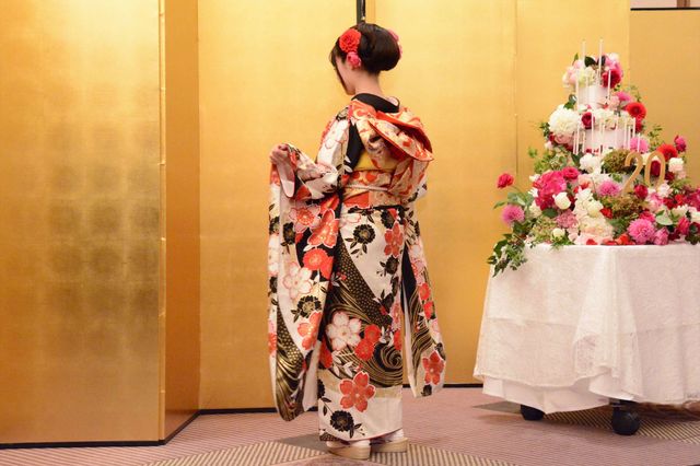 橋本環奈、振袖姿が美しすぎる！「誕生日二十歳の会見」（12枚目）