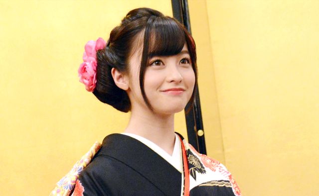 橋本環奈、振袖姿が美しすぎる！「誕生日二十歳の会見」（13枚目）