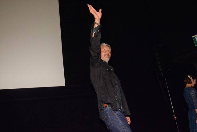 佐藤仁美、マッツ・ミケルセンのチークキスに感激！（4枚目）