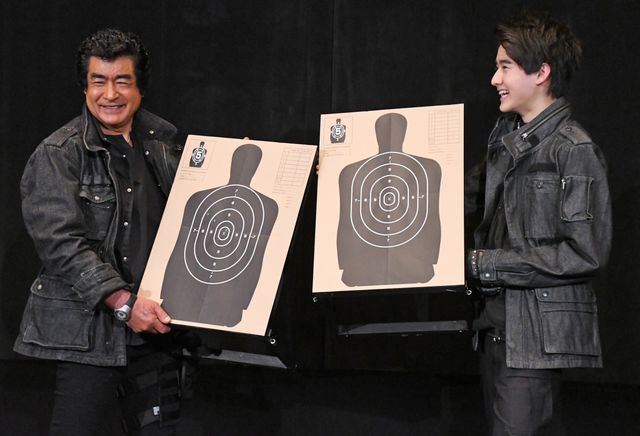 藤岡弘、＆息子・真威人、親子初イベントで射撃対決！：フォトギャラリー