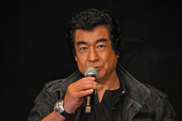 藤岡弘、＆息子・真威人、親子初イベントで射撃対決！（2枚目）