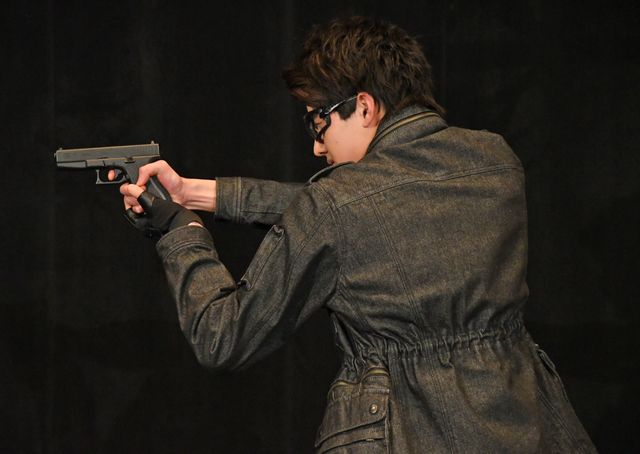 藤岡弘、＆息子・真威人、親子初イベントで射撃対決！（9枚目）